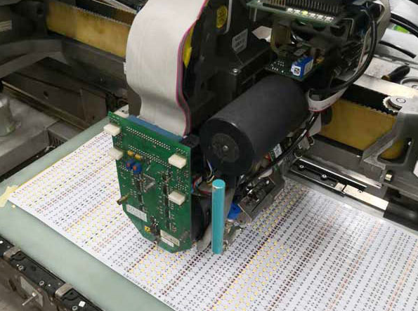 SMT貼片加工中焊接的特點(diǎn)(圖1) SMT貼片加工中焊接的特點(diǎn)(圖1)